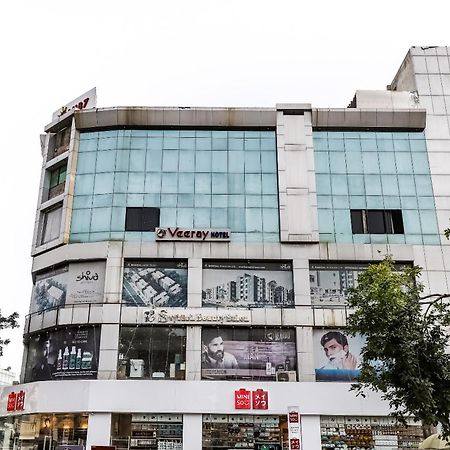 Oyo Hotel D Veeray Ahmedabad Esterno foto