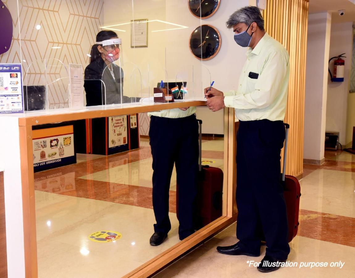 Oyo Hotel D Veeray Ahmedabad Esterno foto